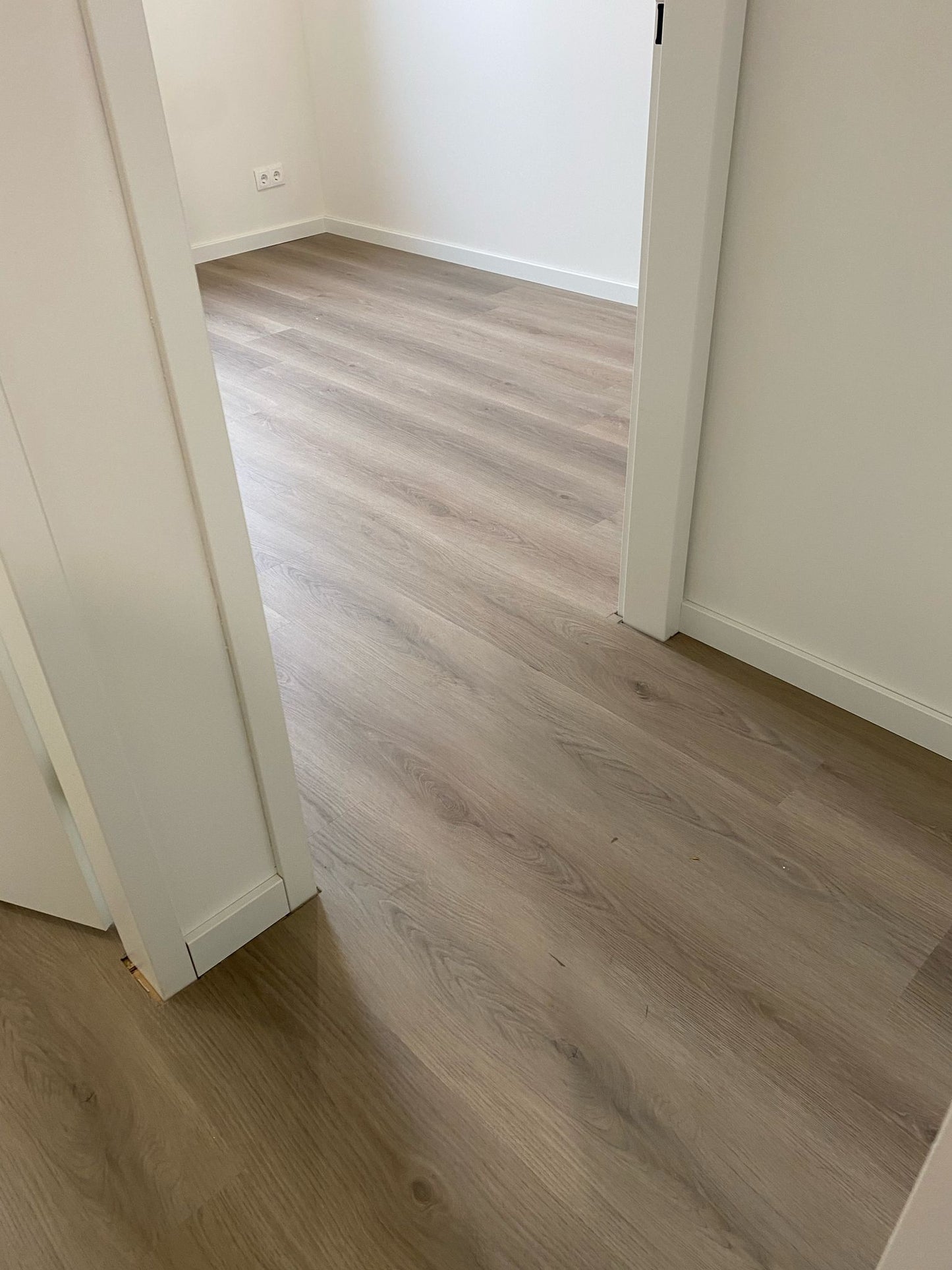 Demonte series greige eiken plank PVC klik – van iVloer Vianen