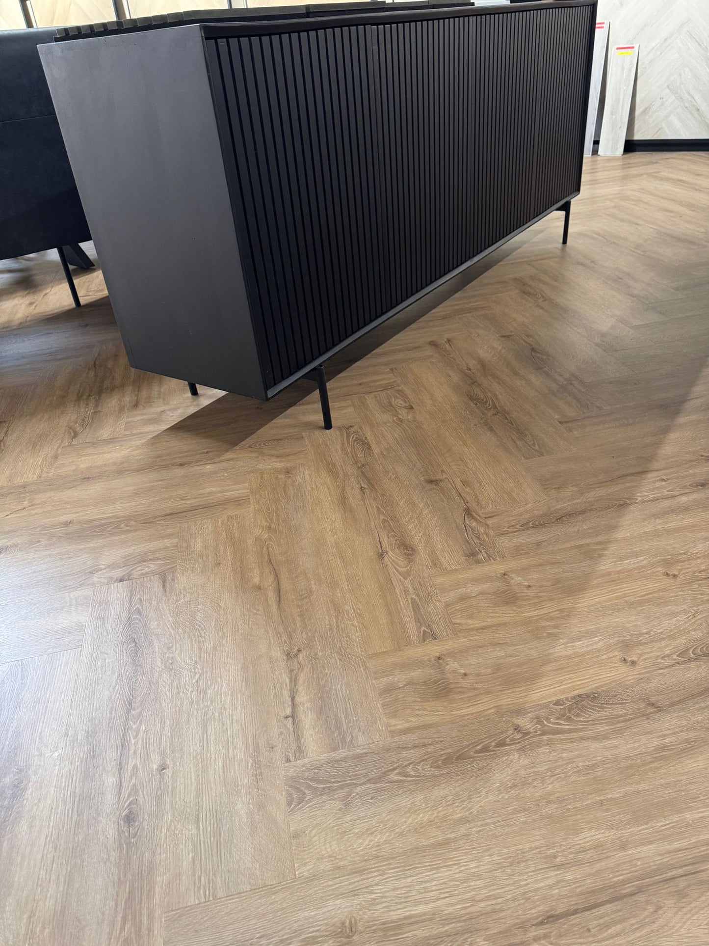Ophira series warm eiken visgraat PVC klik
