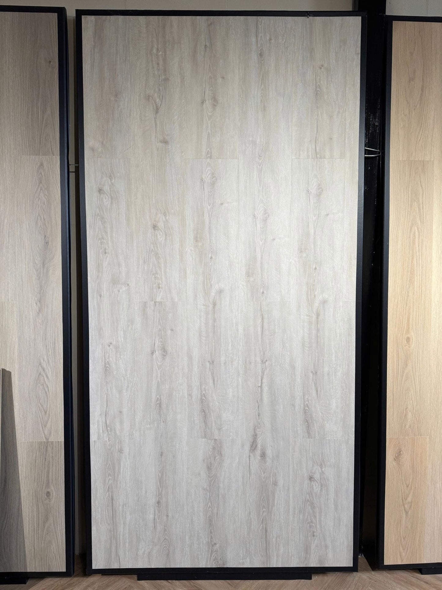 Ophira series greige eiken plank PVC klik
