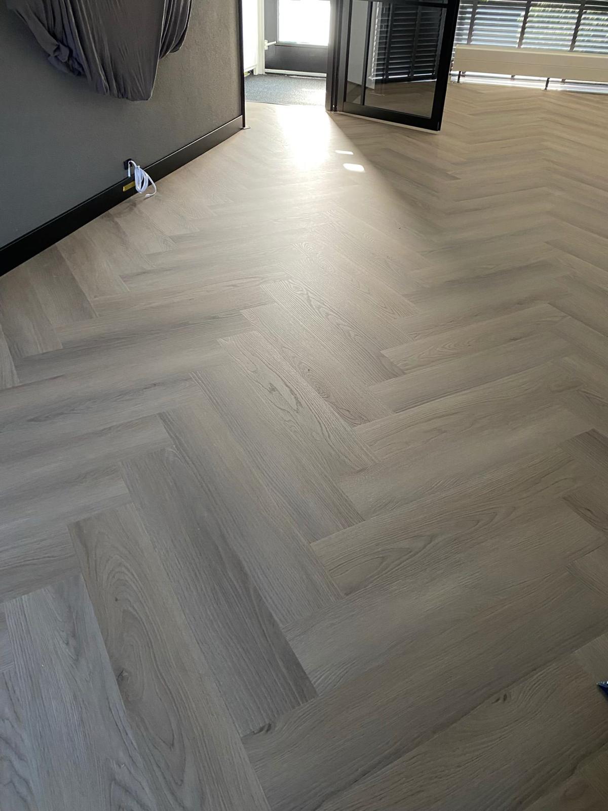 Demonte series licht eiken visgraat PVC Klik