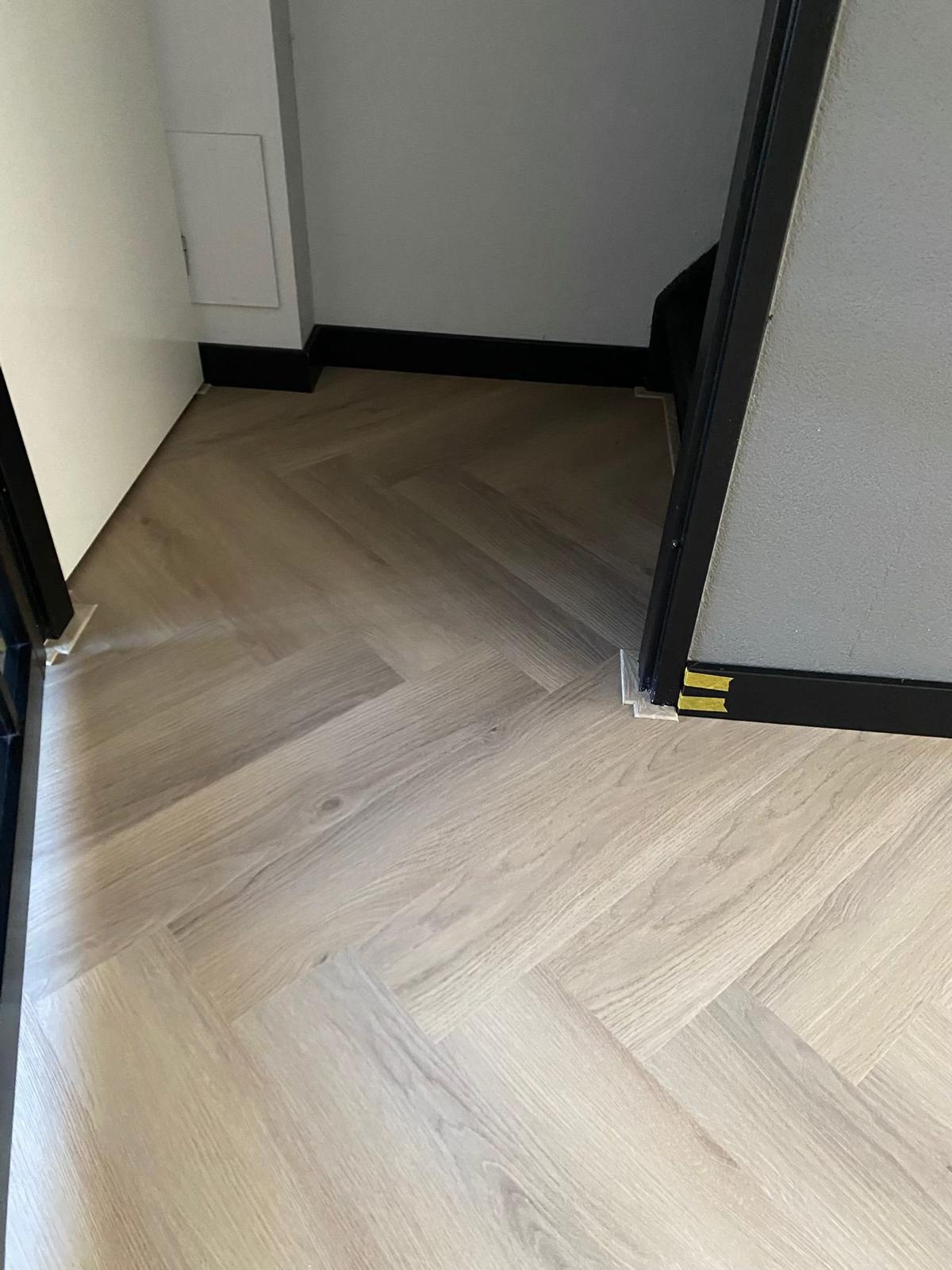 Demonte series licht eiken visgraat PVC Klik