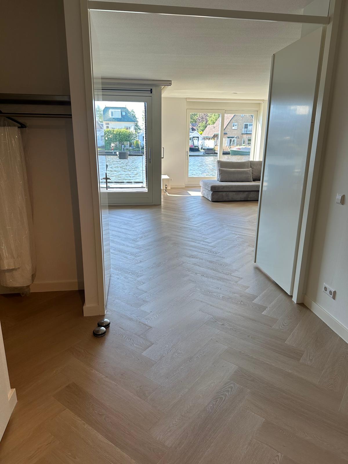Demonte series beige eiken visgraat PVC Klik