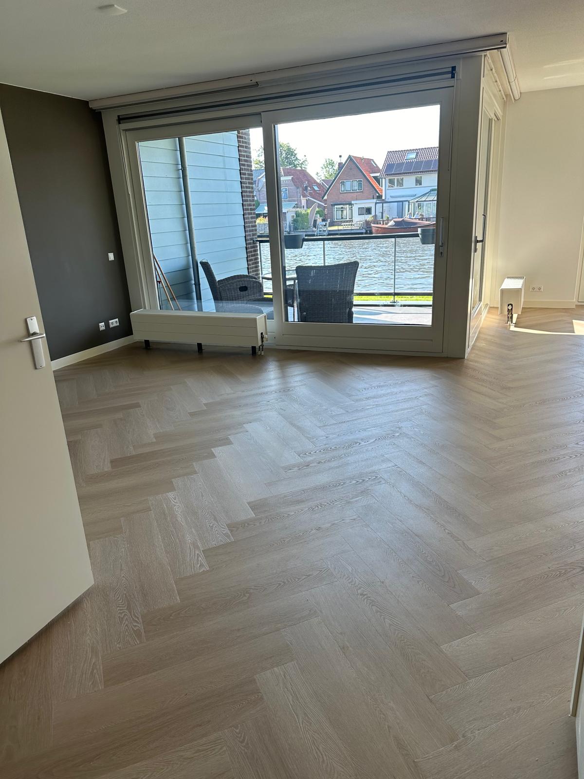 Demonte series beige eiken visgraat PVC Klik